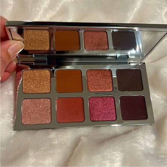 IL Makiage " Treat Yo Self" color boss master eyeshadow palette - Picture 2 of 6
